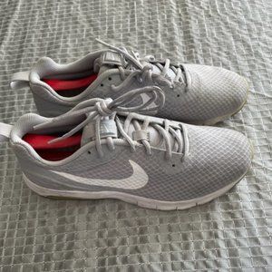 NIKE SNEAKERS SIZE 9 1/2